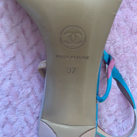 Channel sandals. - Picture 6 of 12